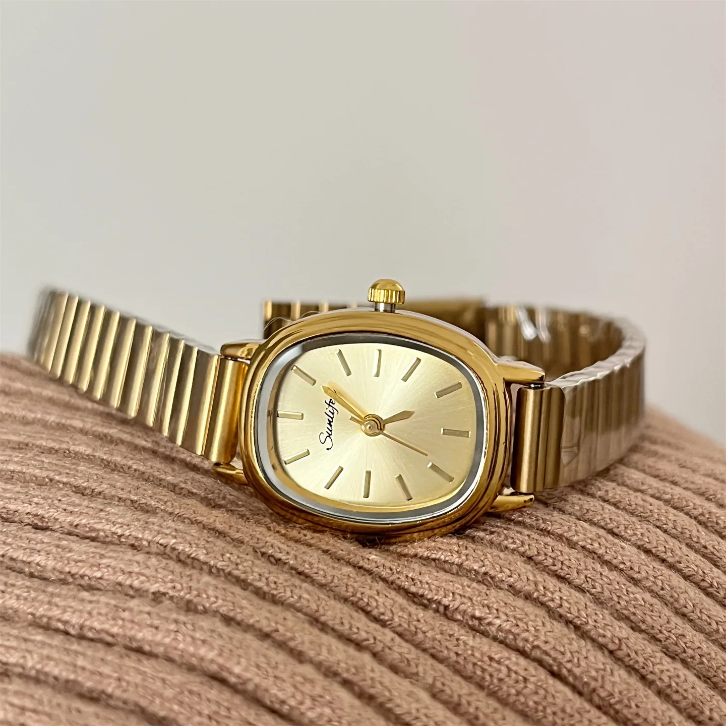 Retro Casual High-End Women'S Watch, Small Dial, Fashionable Chain, Small Gold Watch, Elegant Ladies' Watch, Women'S Gift.