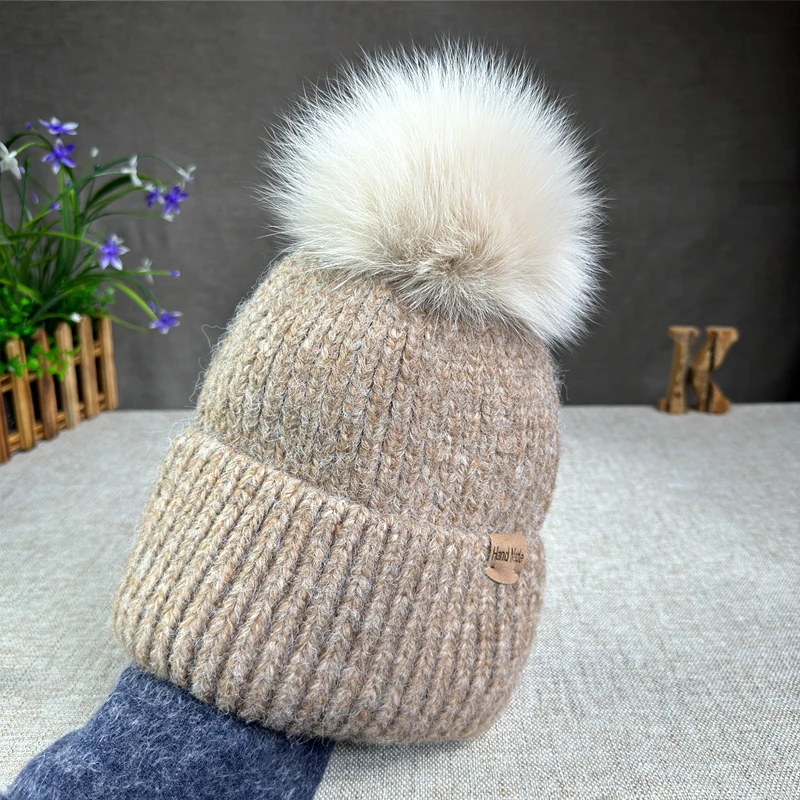 Iceland high-end real fox fur ball knitted hat for women autumn and winter shopping sightseeing photography woolen hat