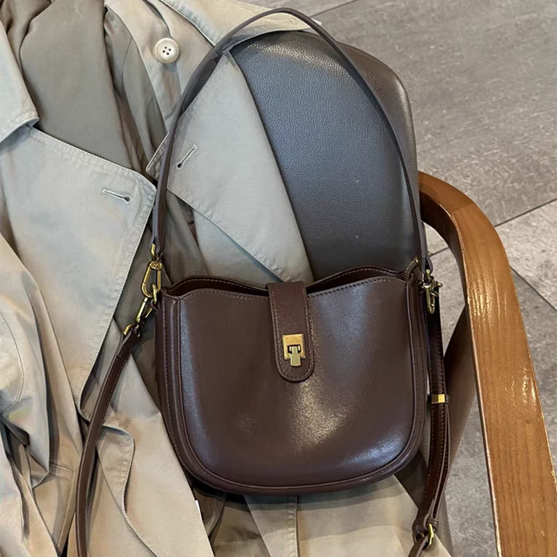 Bolsa de ombro de couro feminino retro moda couro genuíno sela saco bloqueio design crossbody saco elegante versátil saco de concha