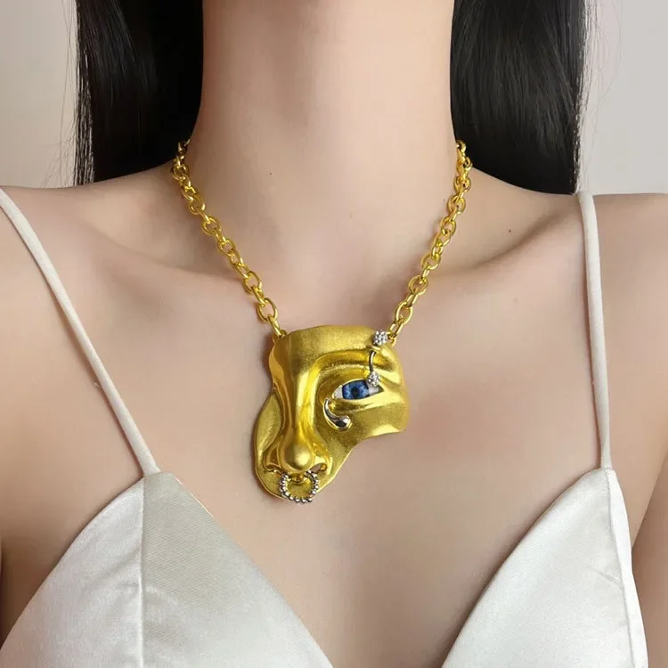 

Vintage Baroque Style Alloy Plated Face Shaped Necklace For Women Fashion Jewlery Exaggerated Long Chain Necklace Accessory
