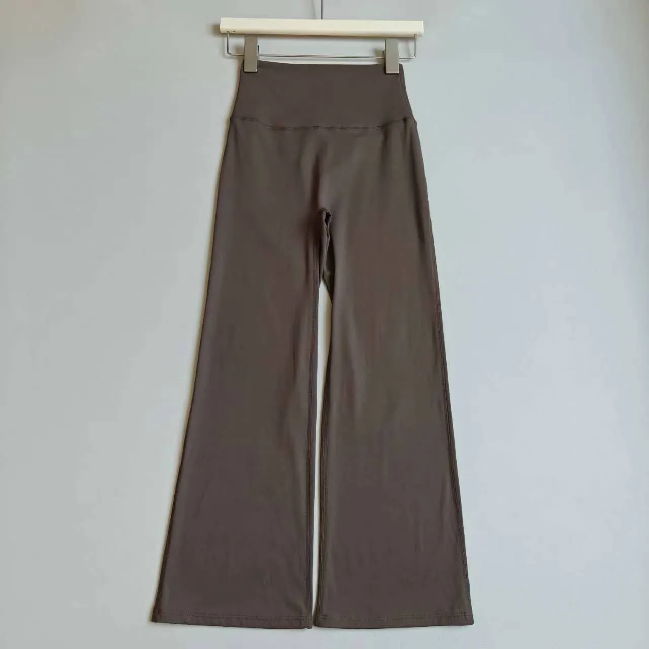 Nude-Feeling Acht-Punkt-Yoga-Leggings für Damen, atmungsaktiv, schnelltrocknend, hochtailliert, ausgestellt, für Sport und Freizeit, bequeme Fitnesshose – Detail 5