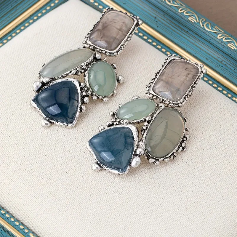Fashionable High-end Zircon Rhinestone Personalized Attending Banquet Earrings for Ladies Elegant Palace Retro Accessories