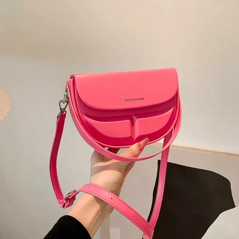 

KK 2024 new high-end women's small handbag, simple and fashionable, single shoulder crossbody saddle bag, versatile