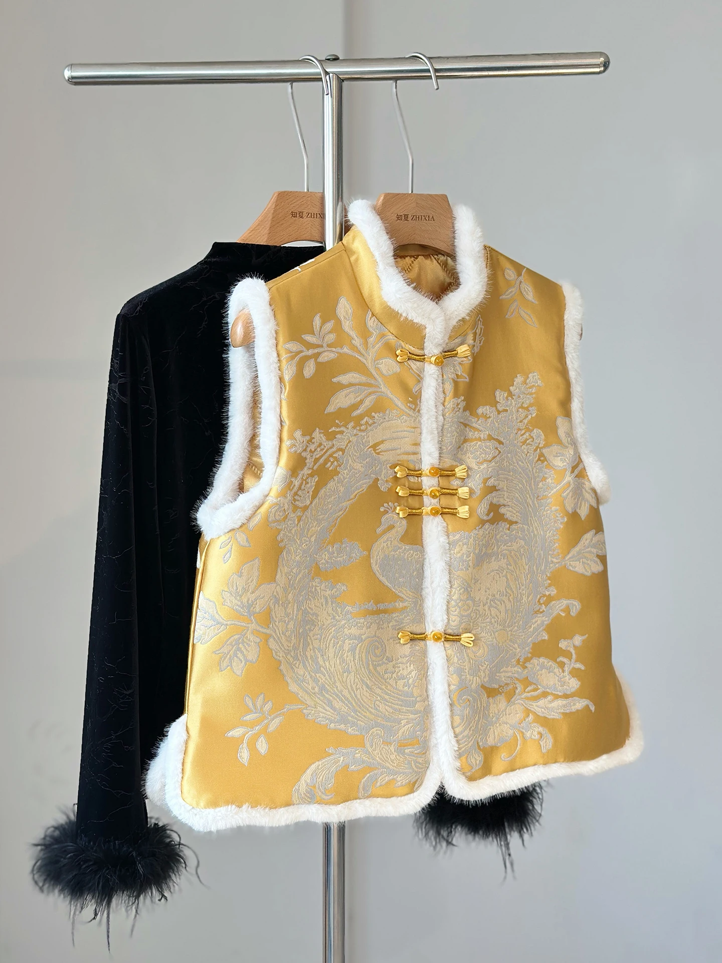 

Yellow Stand Collar New Chinese Style Fur Vest for Women Autumn and Winter Quilted Thickened Young National Outerwear Waistcoat