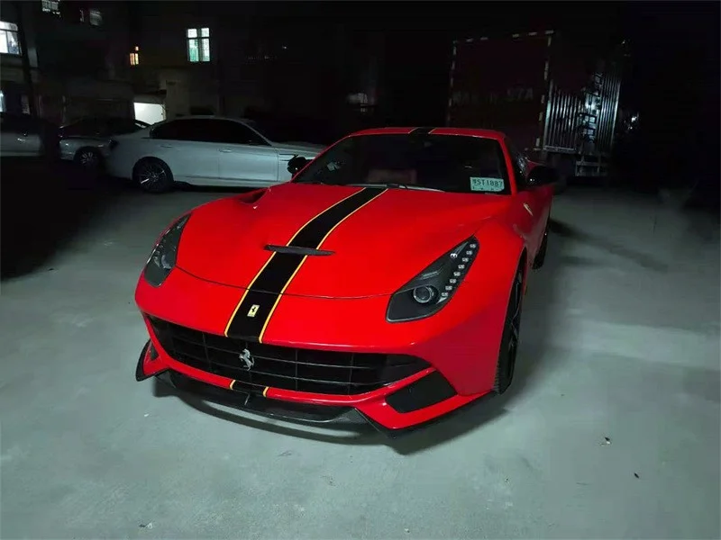 

Используется для Ferrari F12 для улучшения передних губ в стиле RZ и задних крыльев из углеродного волокна. Комплект кузова F12