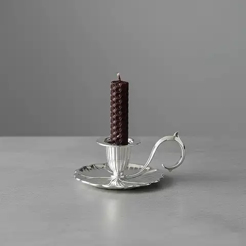 Retro Ridged Metal Chamberstick Candle Holder with Handle Teacup Shape for Anniversary Dinner Table Ornament