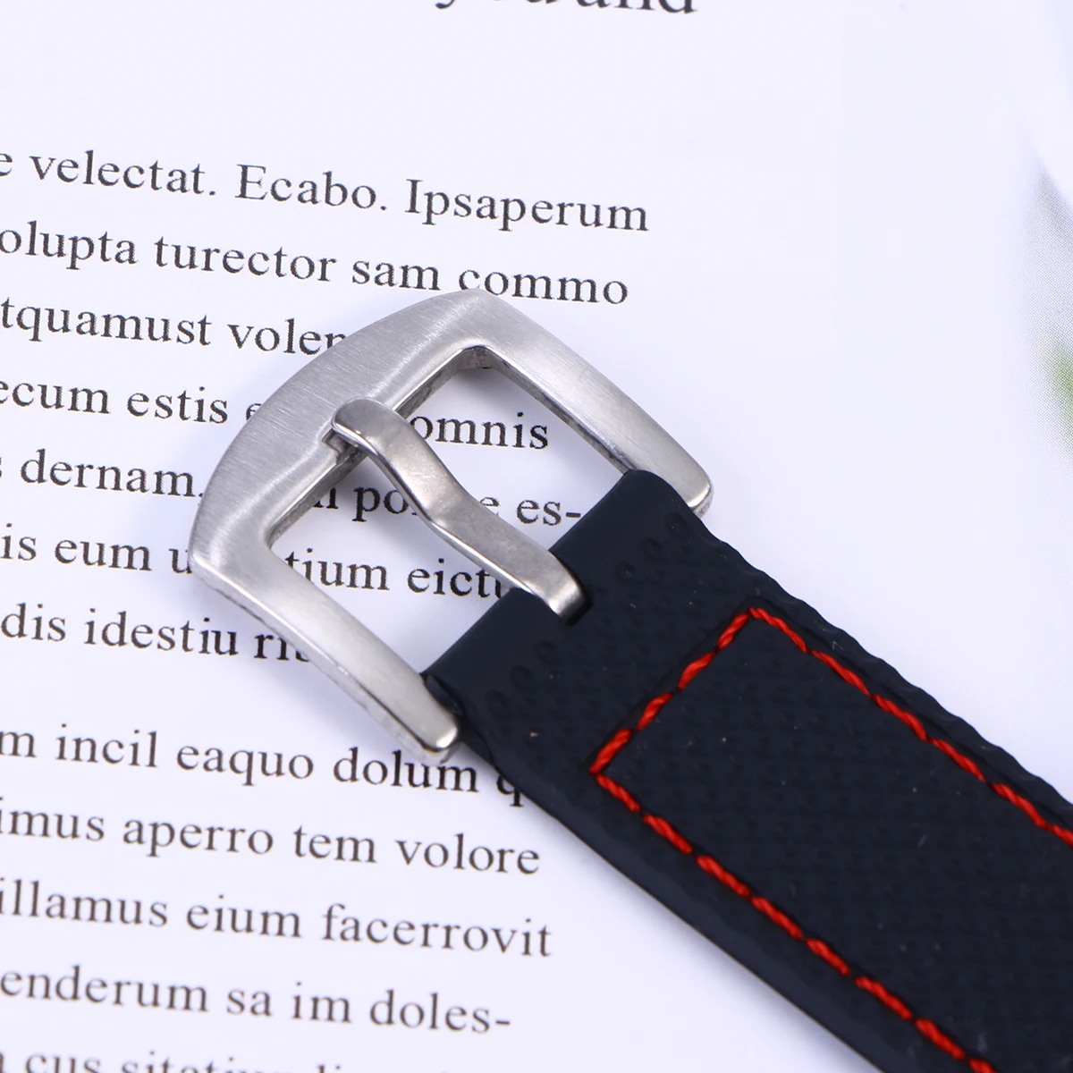 

Watch Strap Waterproof Durable Silicone Watch Band Breathable Watch Wristband for Replacement 22mm (Black with )
