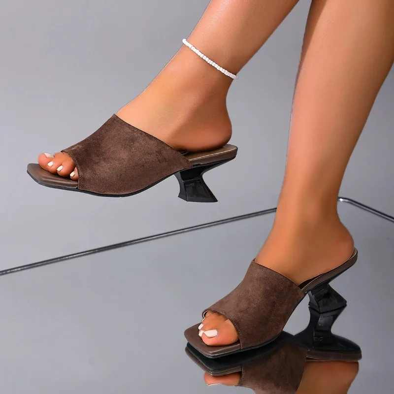 Retro-Sandalen mit quadratischer Zehenpartie und offenem Zehenbereich für Damen, einfache und bequeme einteilige Sandalen mit hohen Absätzen für den Sommergebrauch