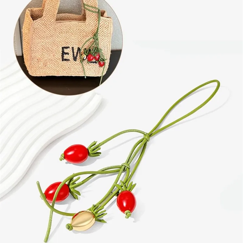 Ciondolo per borsa Squisito ciondolo a forma di frutta, pomodoro, fragola, donna, tutto-fiammifero, carino, zaino, ciondolo, accessori per borse