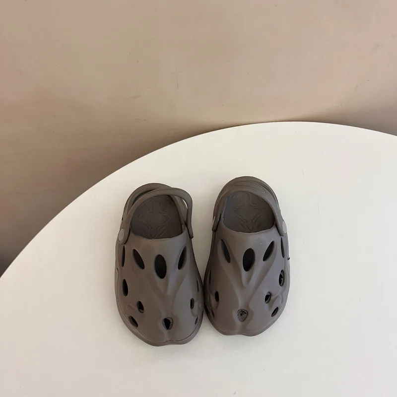 Chaussures d'été pour enfants, pantoufles à enfiler pour garçons et filles, chaussures de plage pour bébés, coordonnantes, décontractées, à la mode, 2024