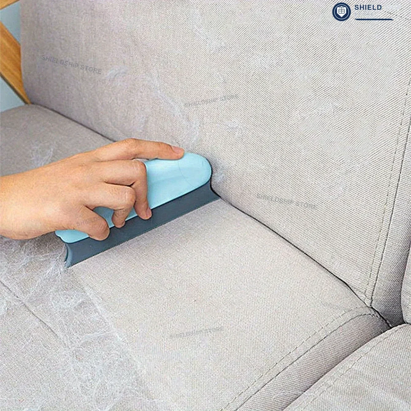 Spazzola efficace per rimuovere i peli degli animali domestici, ideale per cani e gatti: rimuove delicatamente i peli e pulisce il pelo, per una casa pulita e ordinata.