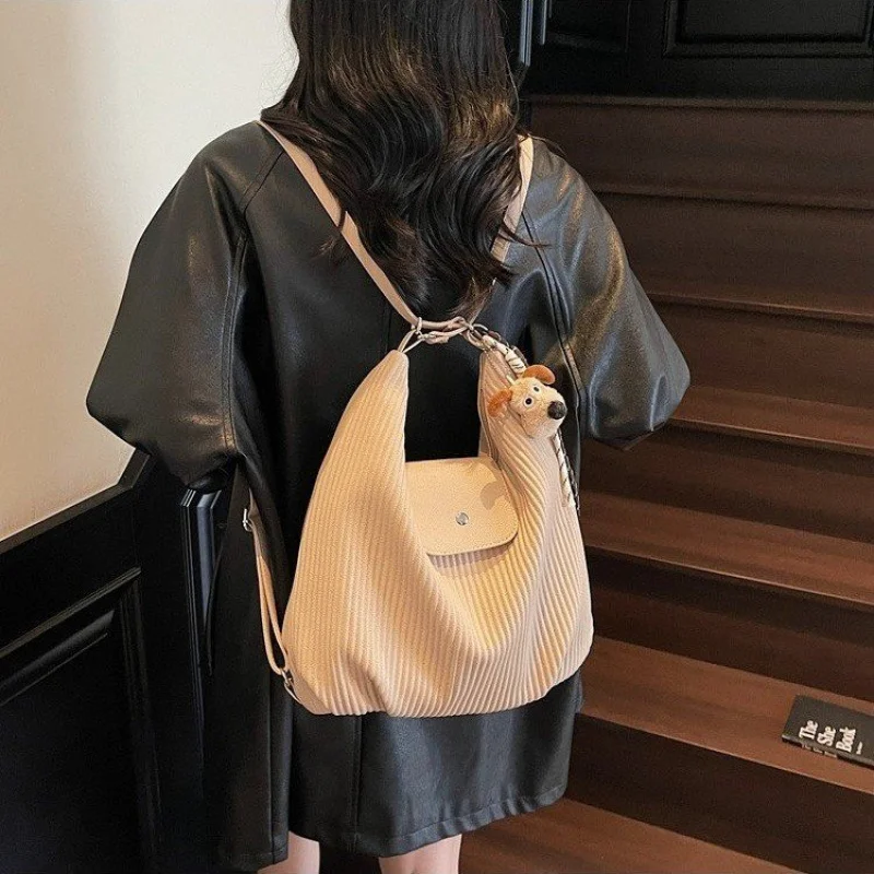 حقيبة يد نسائية مصممة من الجلد الفاخر وحقائب يد كروس أنيقة على الكتف ومحفظة فاخرة وأنيقة