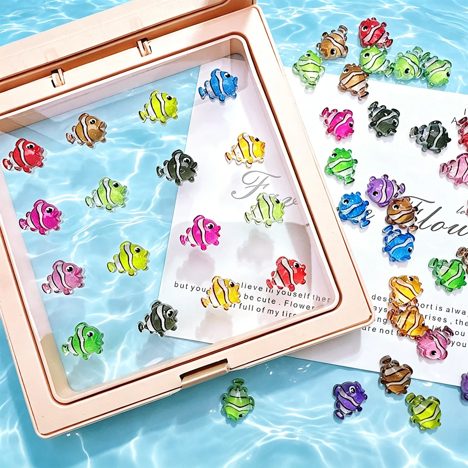 50 Stück Bunte Clownfisch-Nagelanhänger 3D Harz Tropische Fisch-Nageldekoration Glänzende Transparente Fisch-Maniküre für Sommer-Strandurlaub – Detail 4