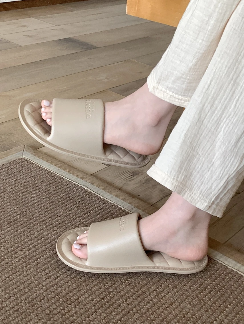 Simple Style Home Bathroom Anti-Slip Clogs Unisex Summer Slippers Thin Strap Couple Slippers Comfortable Flat Heel EVA Material