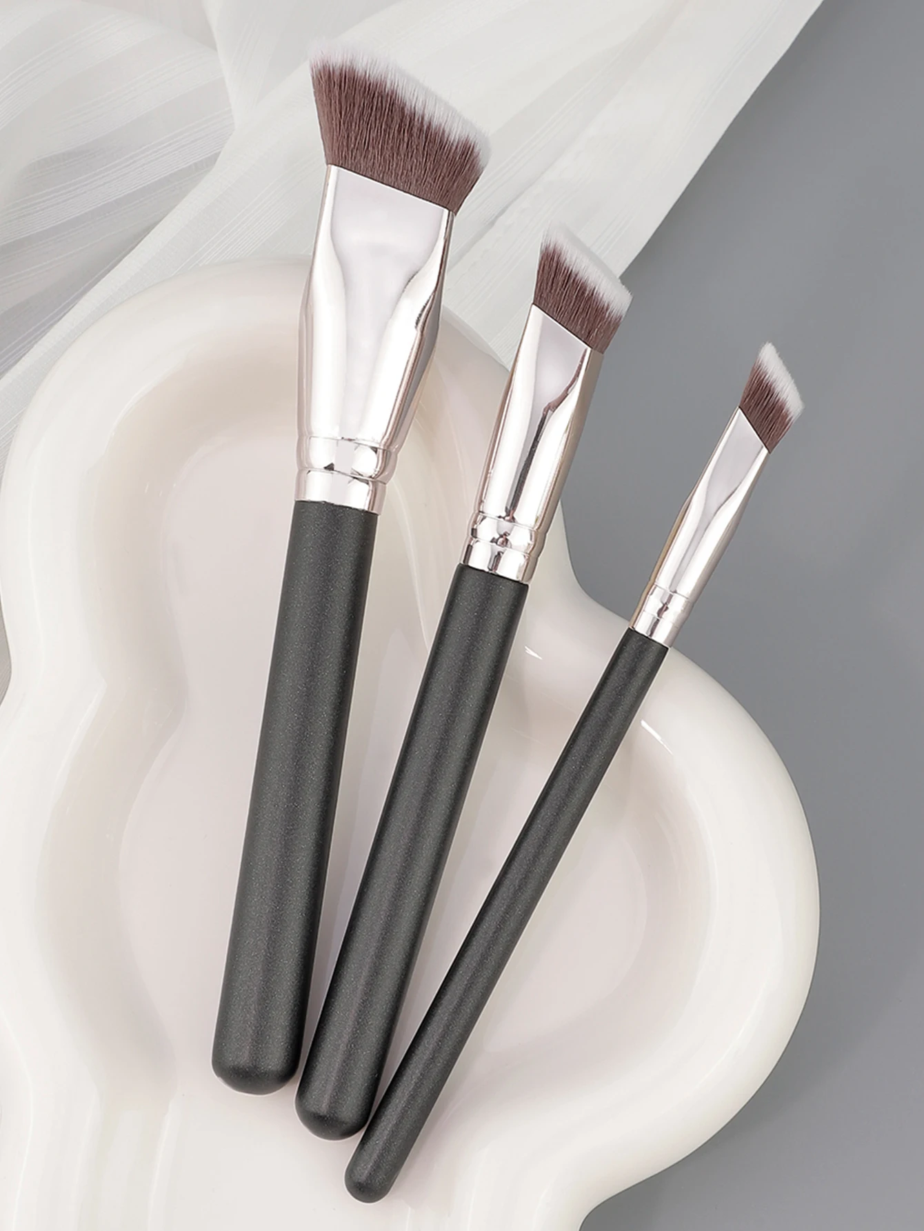 Pinceaux de Contour de fond de teint 3 pièces-pinceau de fond de teint, pinceau correcteur et pinceau de fard à joues, pinceau Kabuki de Contour sous les yeux et du nez