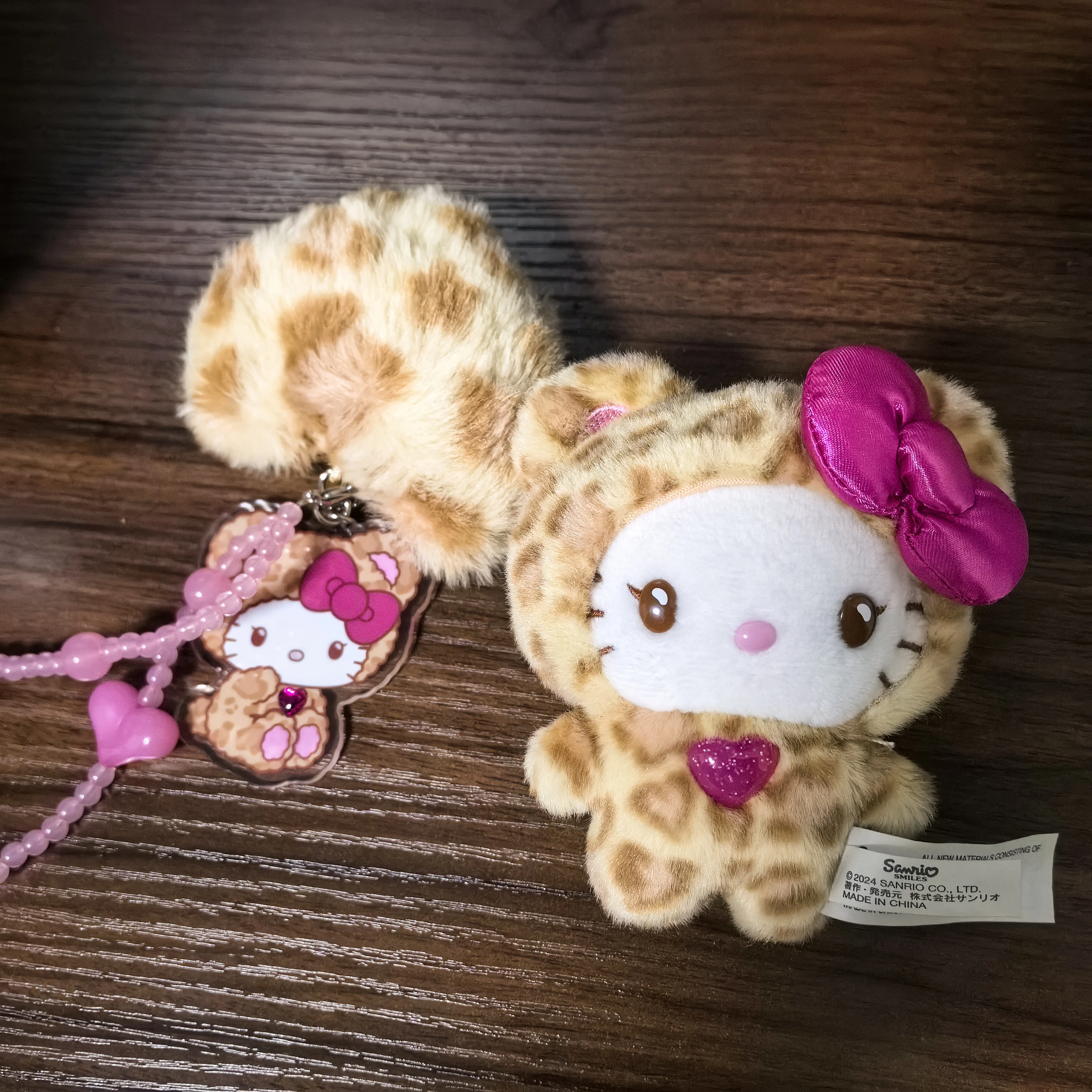 

Genuine Miniso Sanrio Cute Leopard Print Bear Cool Lomi Hellokitty Doll Keychain Pendant Girl Action Toy Birthday Surprise Gift