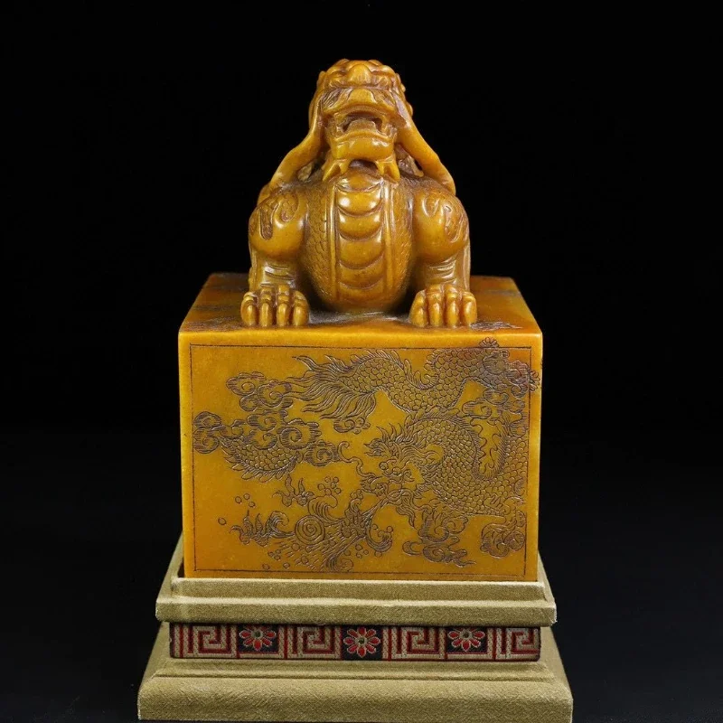 Shoushan Shitian Huang engraved Swiss beast button seal, seal length 15 cm wide 15 cm high 22 cm