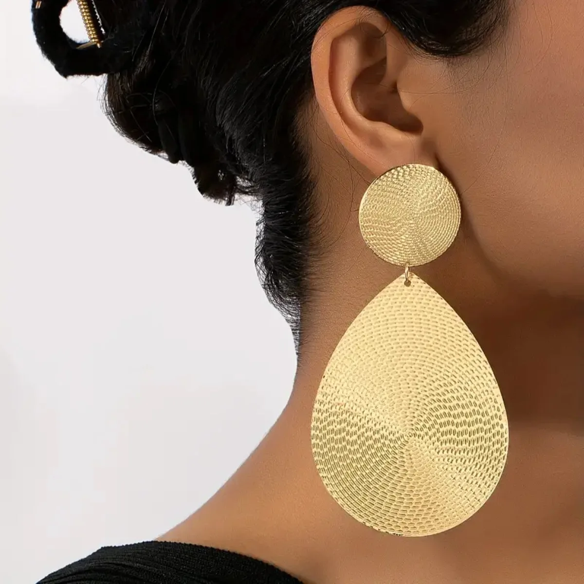 

Simple geometric big earrings for women, stylish round & water-drop splicing studs, versatile streetwear.