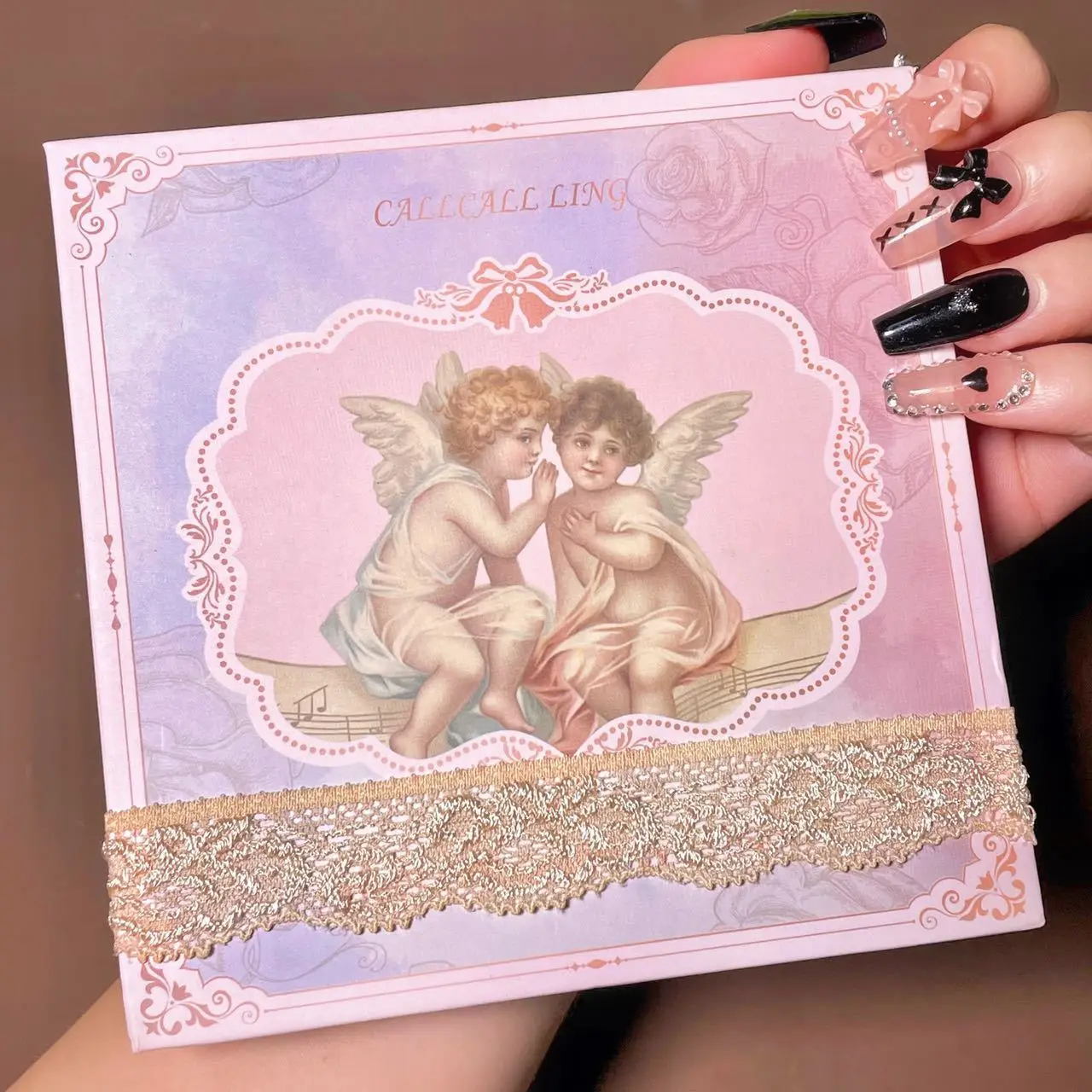 Flowerknows 高級メイクアップエンジェルリリーフアイシャドウアミューズメントエンボスブラッシュハイライト統合パレット女性手頃な価格のシェル