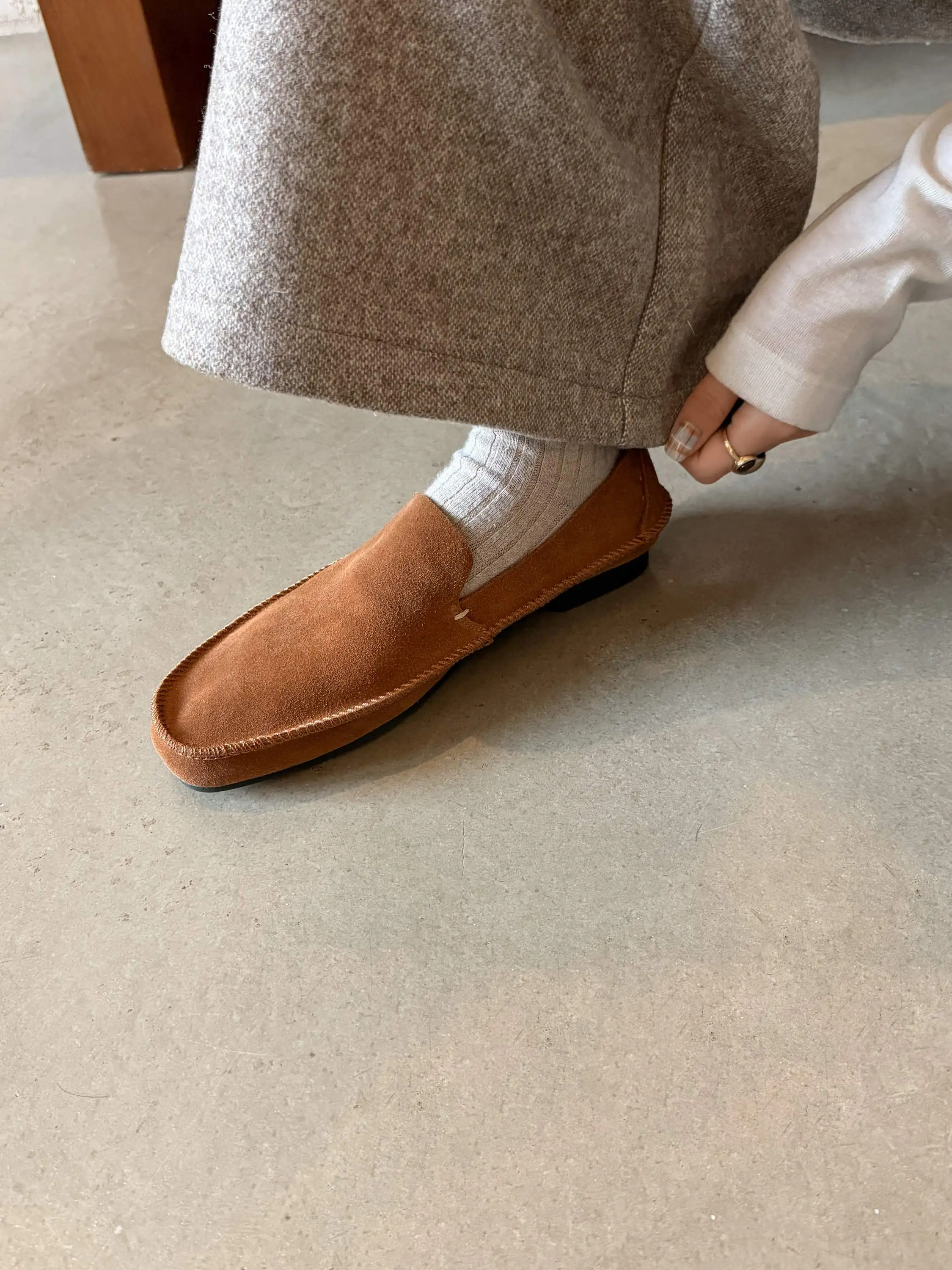 スーパースターカウスエードローファー ラウンドトゥ ローヒー - Women'S Fashion Brand Shoes のレビューと価格