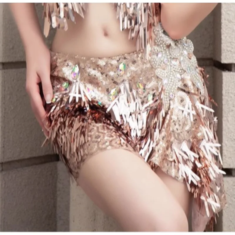 Traje de danza del vientre personalizado para mujer, nuevo sujetador inspirado en Falda corta, conjunto de moda sexy QC3001, 2025