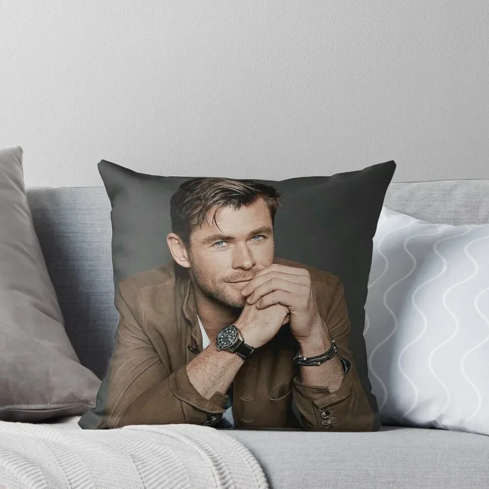 

Декоративная подушка с изображением Криса хемворта