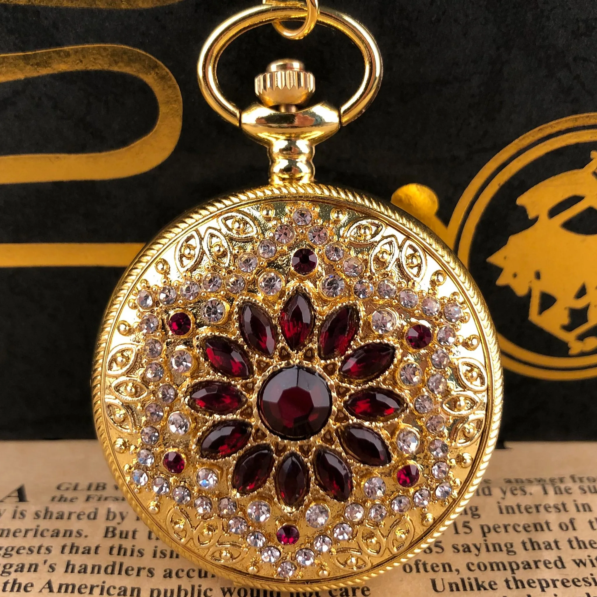 Exquisite Red Diamond Flower Quartz Pocket Watch Arabic Numerals Necklace Pendant Clock Man Woman Student Gift Pop Decoration