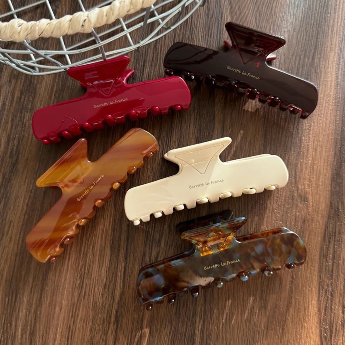 

NEW 10CM Large Golden Label Acetate Hair Claw Korean Style Claw Clips Retro Trendy Hair Clips for Women Girls Hair Accessories