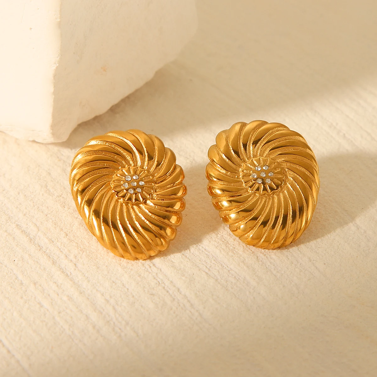 

New Design Women Light Luxury Stainless Steel Earrings Threaded With Zircon 18k Gold Plated Earrings Wedding Party Jewelry Gift