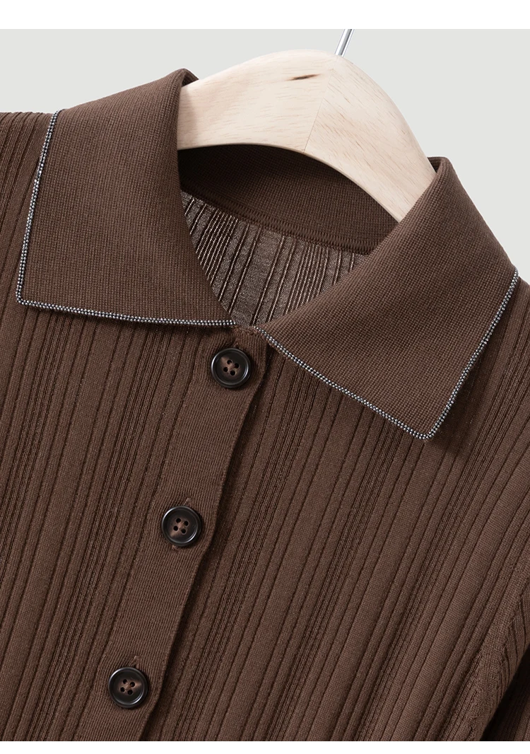 BY3621708 Damen-Strickjacke mit Polokragen, 100% Wolle, strukturiert, gerippt, lange Ärmel, Kragen mit Kettenverzierung, Kunstharzknöpfe, dezenter Luxus für den Herbst – Detail 18