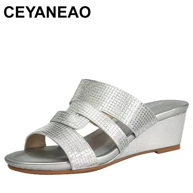 

Новинка 202, женские сандалии на танкетке с металлическим рисунком для отдыха, шлепанцы, простые удобные удобные летние туфли на высоком каблуке на платформе для прогулок