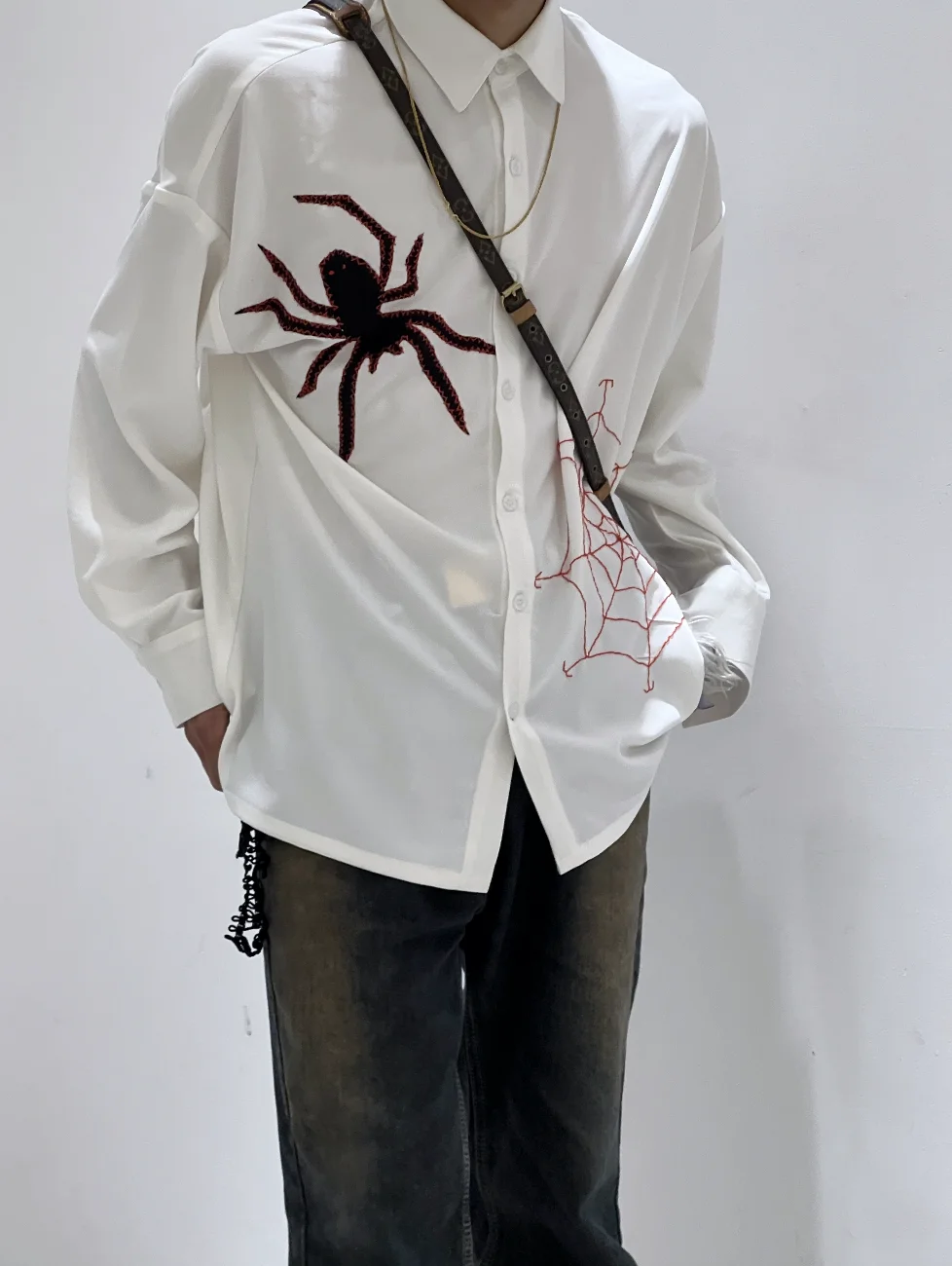 2023 Spider web handmade red stitched top original design niche men and women heavy white shirt lovers loose embroidery