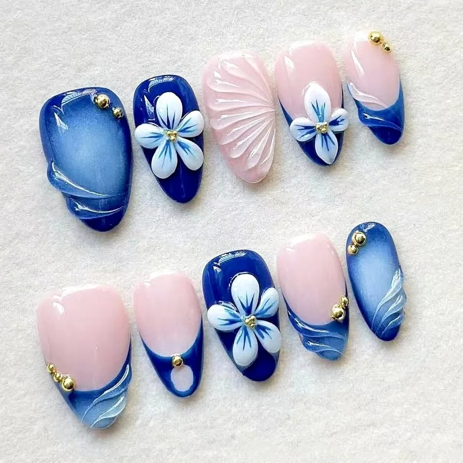 24 piezas de uñas postizas de cobertura completa con flores, degradado azul, almendra larga, diseño de perlas y estrella de mar, uñas francesas de presión 2
