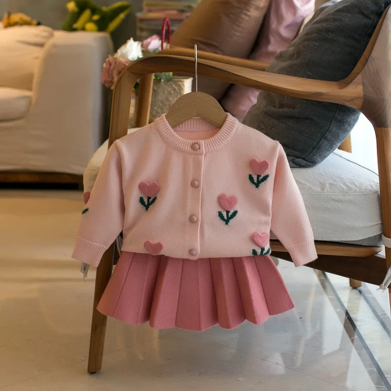 

Весенне-осенний комплект одежды для девочек: свитер-кардиган с цветочным принтом на одной пуговице + плиссированная юбка, детский комплект из свитера