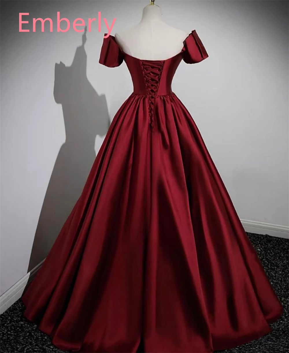 ที่กําหนดเองอย่างเป็นทางการ Burgundy ซาตินชุดราตรีคอปิดไหล่แขนกุดชุดคุณภาพสูง Celebrity Gowns