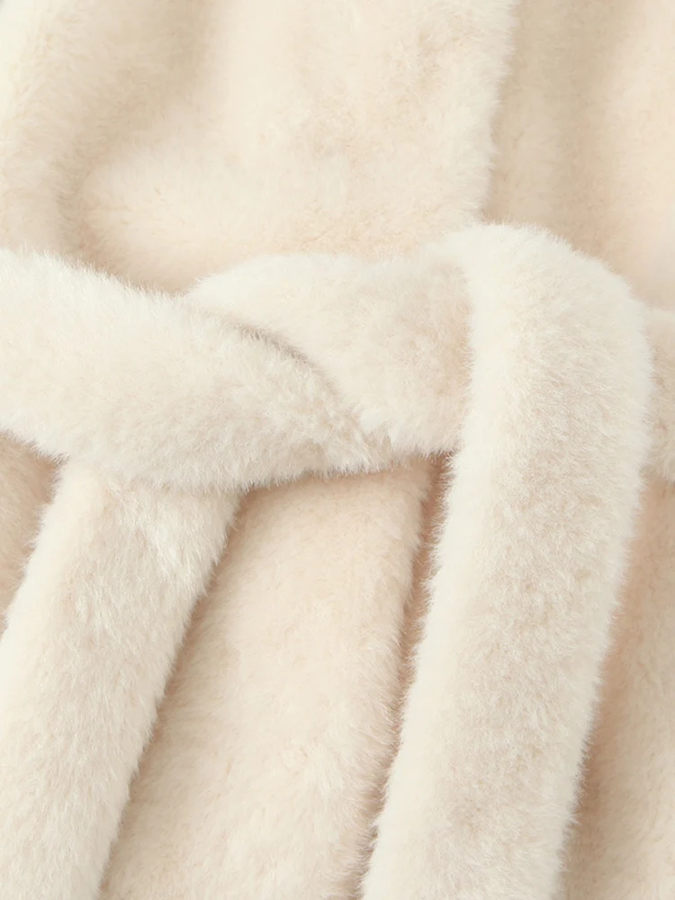 النمط الأوروبي والأمريكي 2025 الخريف والشتاء منتجات جديدة سترة معطف نسائية عصرية فضفاضة بتأثير الفرو الصناعي