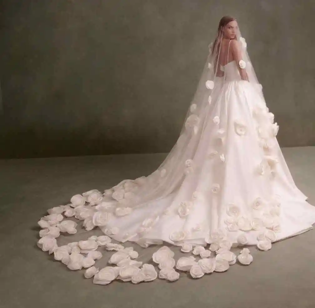 Chapel Veil Elegant Wedding Veils One Layer Tulle 3D-Flowers Appliques Lace Tulle White Ivory Bridal Veil Customized Veils V3031 image 3