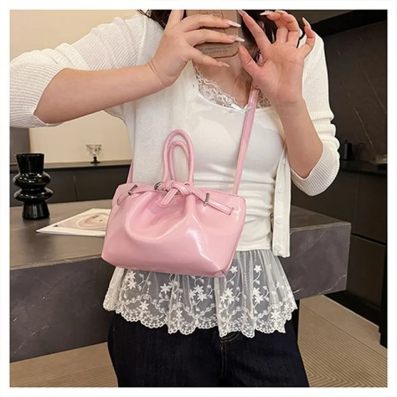 

Elite Ladies Messenger Bag Crafted From Plaid-Patterned Leather Featuring Casual Paris Spacious Soft Daily Refined Look​