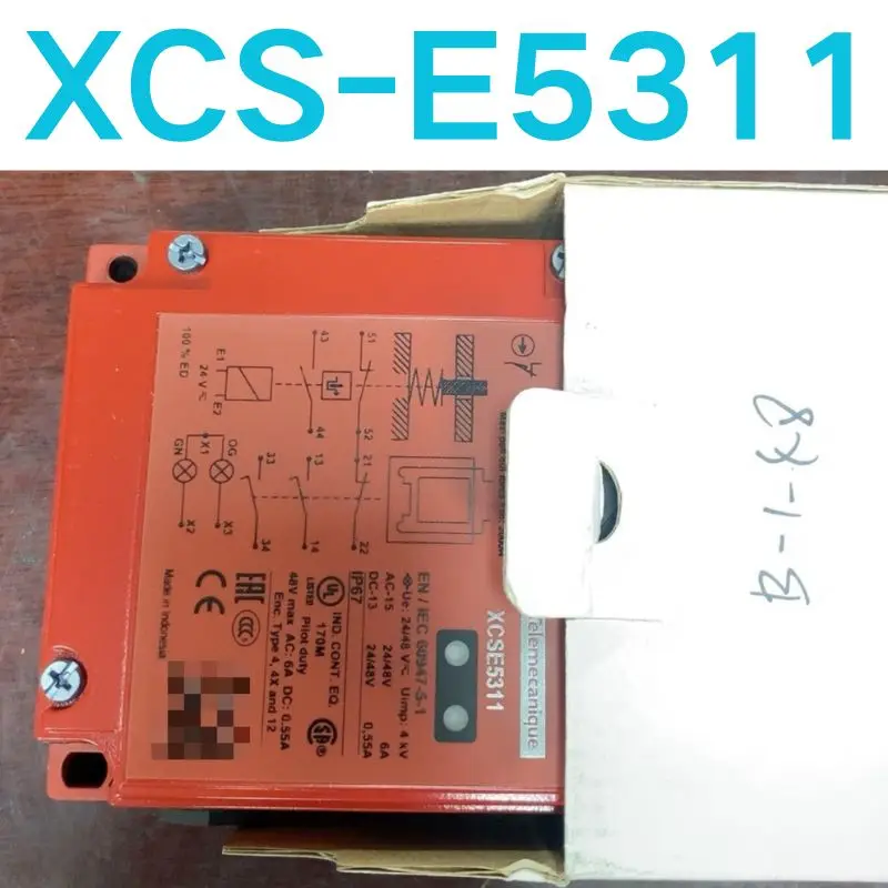 

Second-hand test OK,Safety switch lock 99 NEW XCS-E5311 XCSE5311,XCSE7311.XCS-E7311