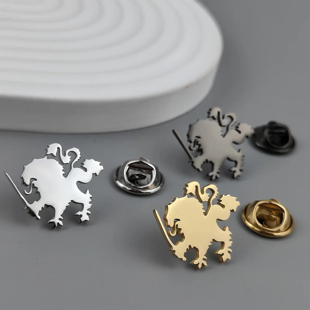 316L Stainless Steel 18K Gold Plated Lion Heraldry Lapel Pin Medieval Sword Lion Brooch Suit Collar Pin Fashion Jewelry Gift
