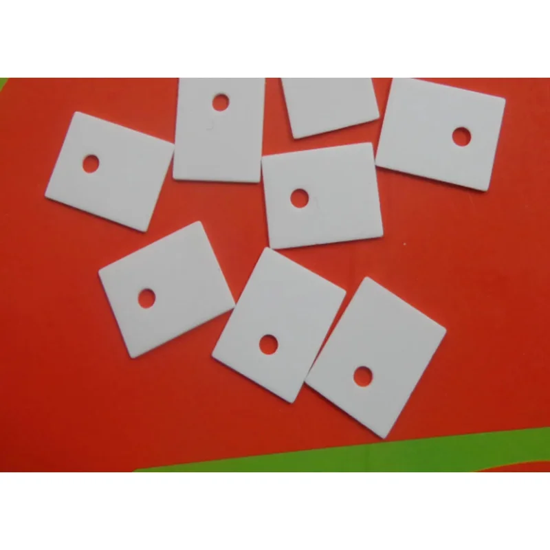TO-3P Hoja de cerámica de alúmina 17X22X1.0mm Hoja de aislamiento térmico TO-247 Disipador de calor de cerámica