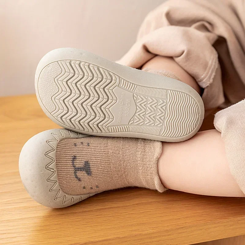 Scarpe da bambino Calzini da bambina per neonato Scarpe da neonato abbinate ai colori Scarpe per bambini carine Calzini da pavimento per bambini con