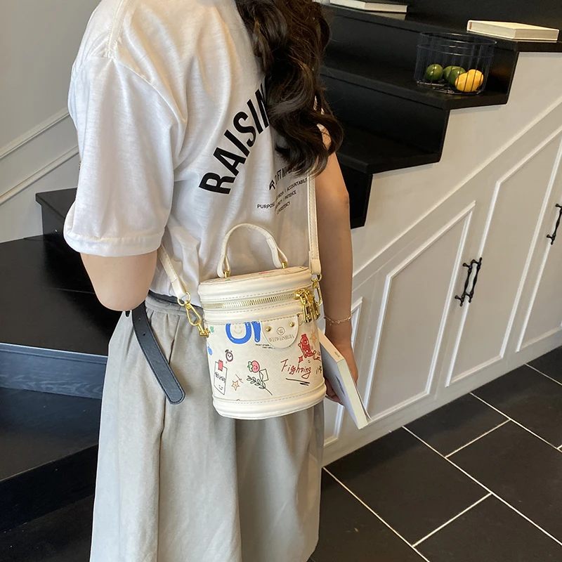 

Women Leather Luxury Classic Designer Fashion Tote Bag Stylish Shoulder Handbag For Trendy Daily Dressing