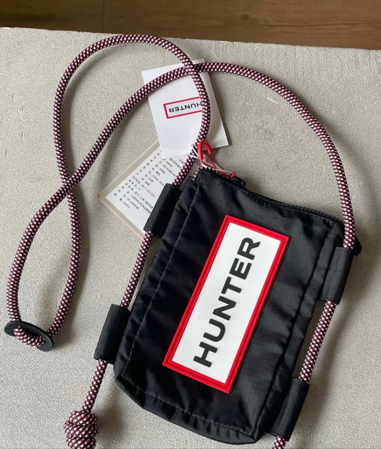 Novos homens e mulheres mesmo estilo série de viagem versátil repelente de água bolsa para celular pequena bolsa de ombro com zíper