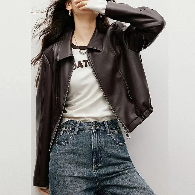 انفجارات موضة بولي Leather سترة جلدية المرأة 2025 ربيع الخريف جديد معطف الفرو السيدات ملابس خارجية قصيرة مزاجه قاطرة معطف خارجي