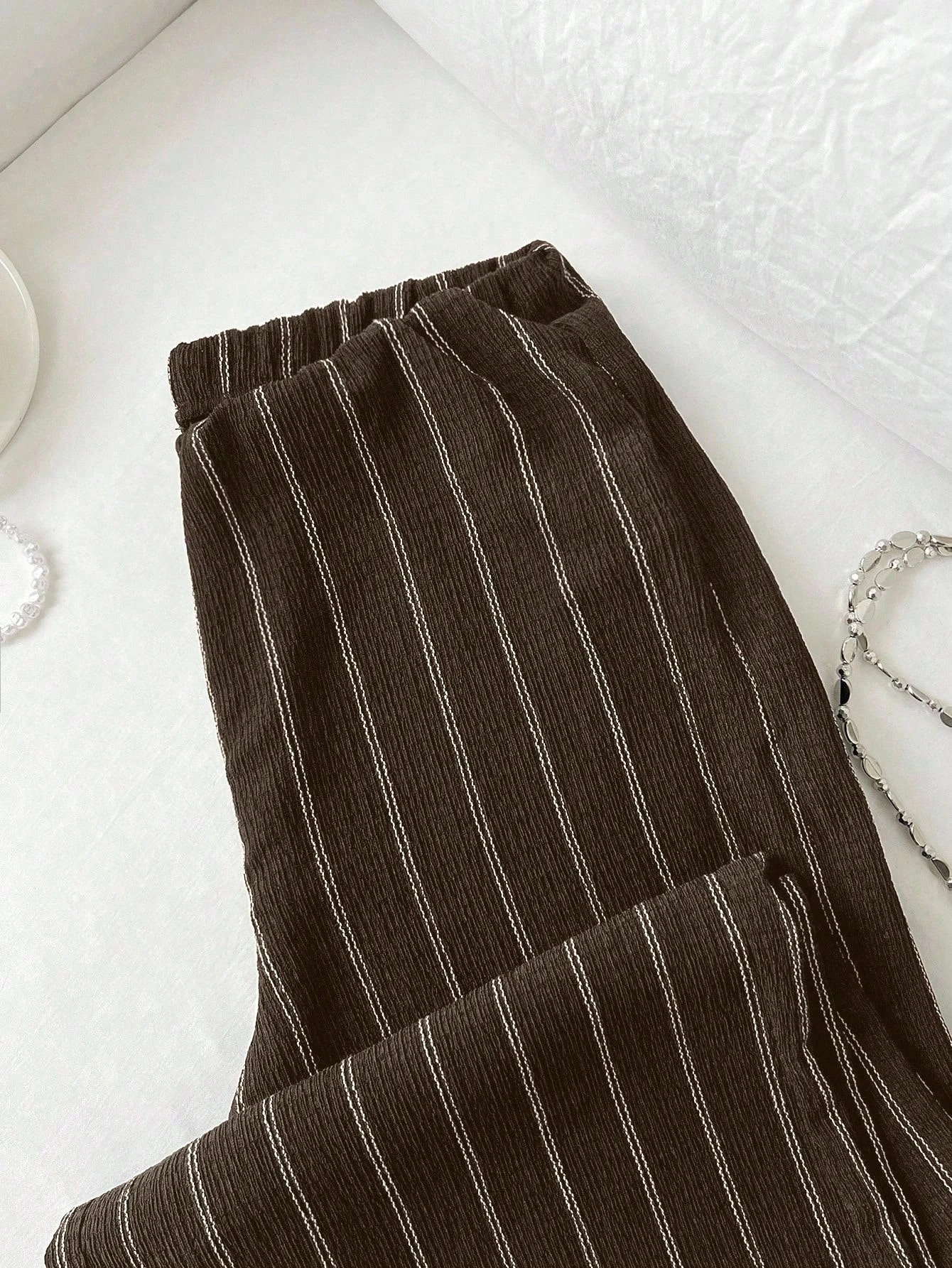 Calças femininas listradas de cintura alta com pernas largas, tecido antirrugas, design elegante de listras verticais, casual para deslocamento de escritório essencial