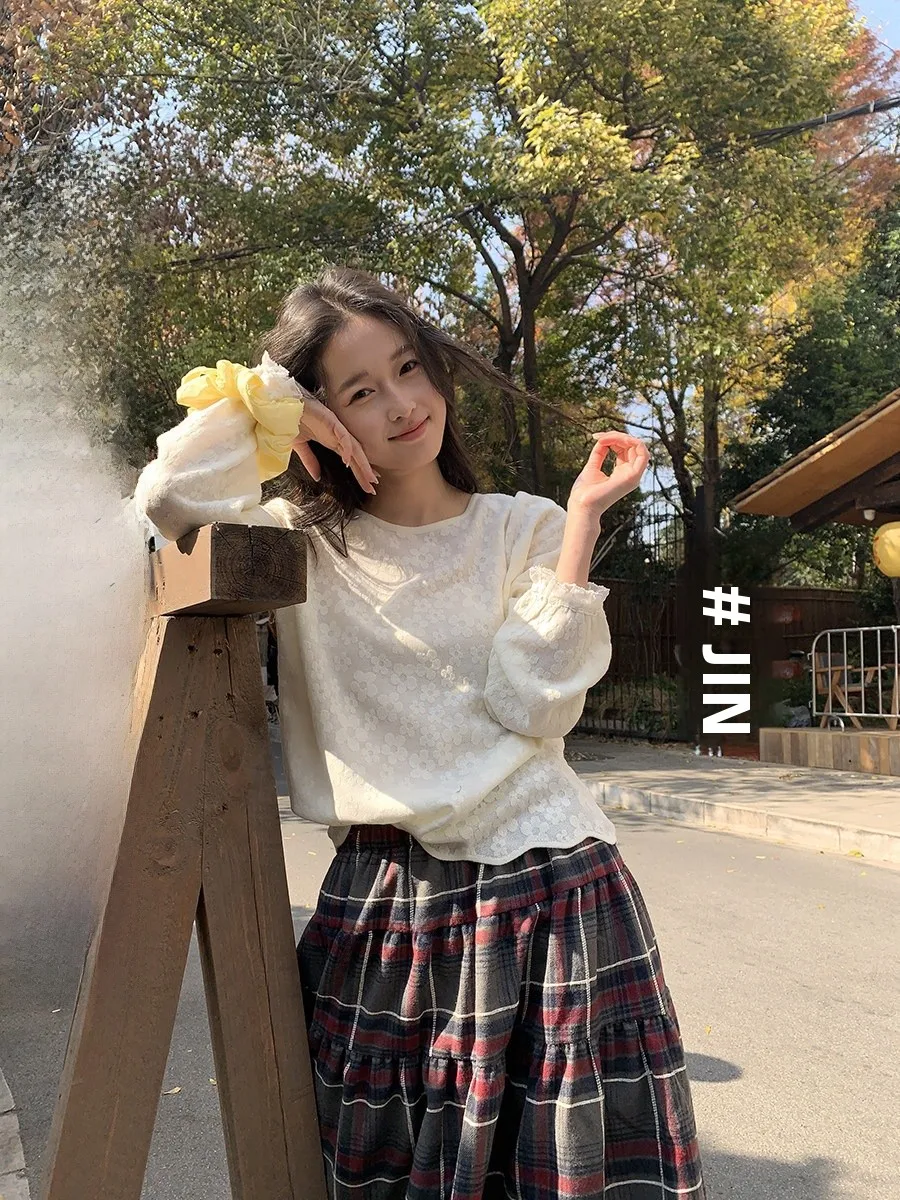 

Женская модная футболка Sinbounboun с кружевным цветочным узором, круглым вырезом, из смесового хлопка, с длинным рукавом, универсальная, для многослойных образов