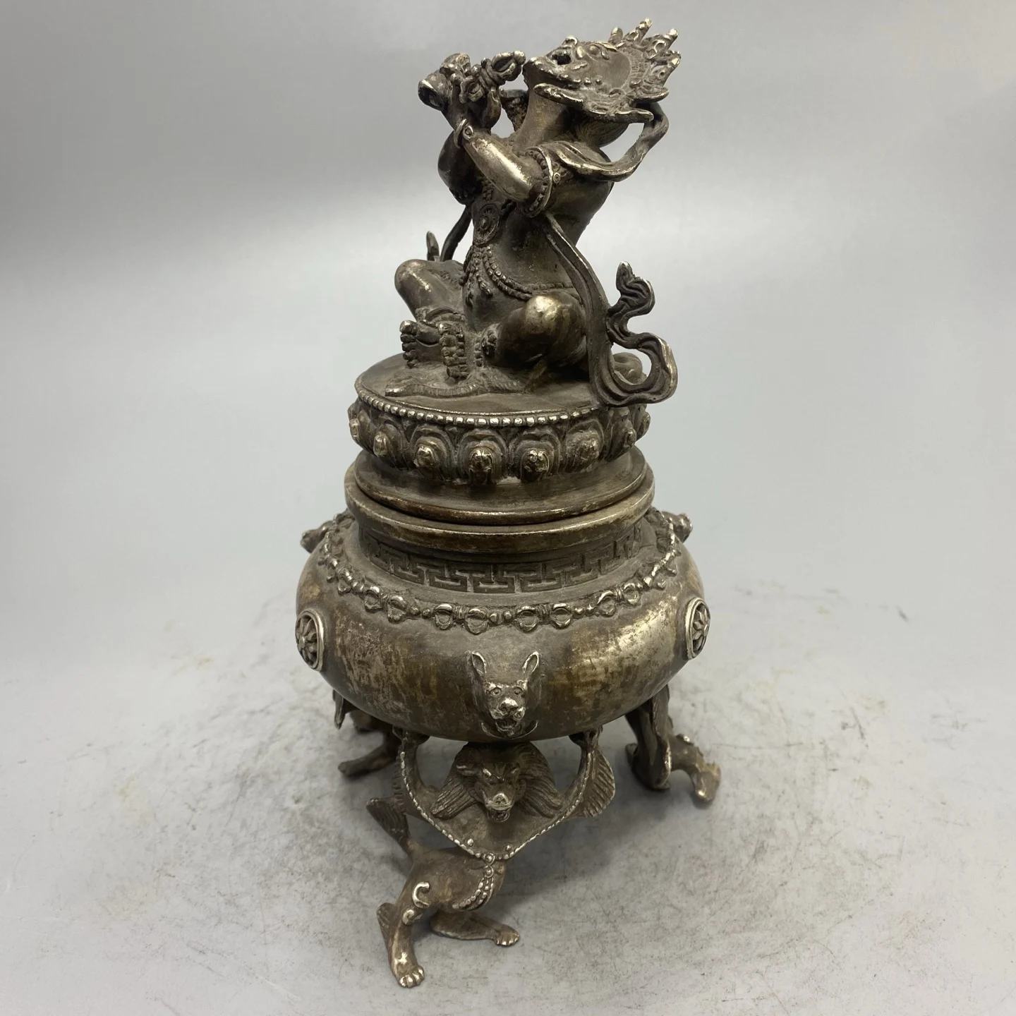 Old Bronze Gilded Silver Diamond Buddha cover Head ear Lion statue three legged incense burner Amass wealth Ornaments