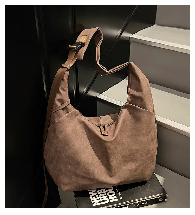 

PU Shoulder Bag Solid Color Bag Body Design Fashionable Versatile High Sense Large Capacity Commuter Bag