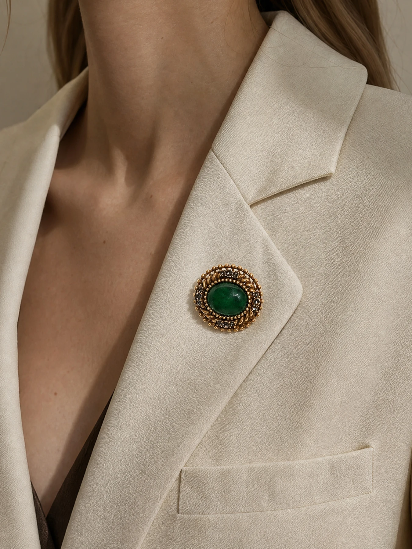 Antique Gold Oval Cabochon Green Stone Brooch, Retro Braided Metal Frame With Surrounding Crystals, Banquet Wedding Daily Clothi